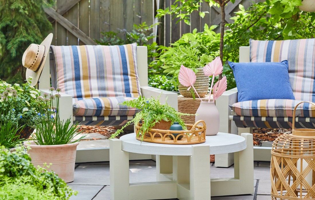 8 Comfortable Outdoor Cushions And Pillowcases