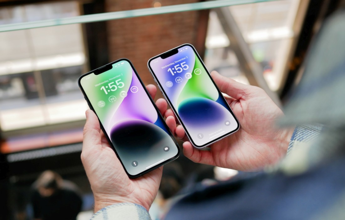 8 Of The Best IPhone Accessories To Buy In 2022